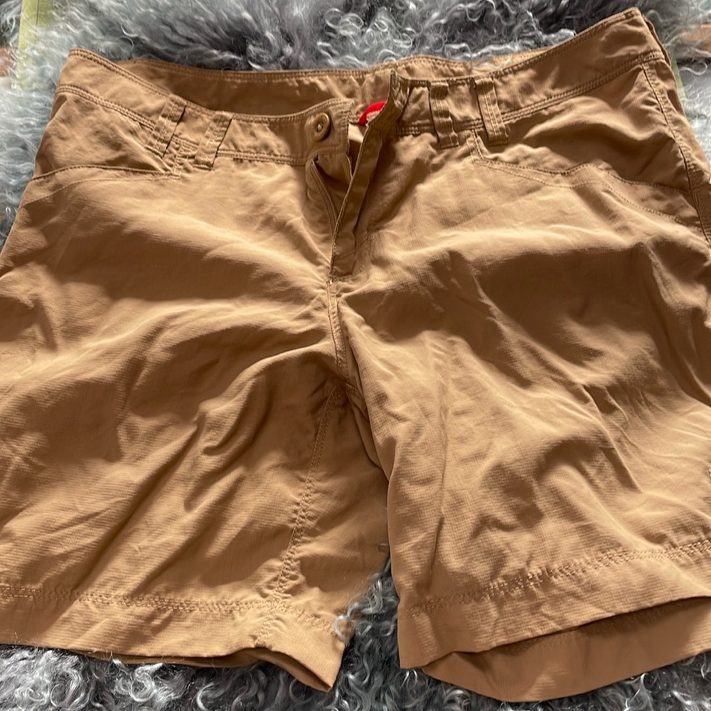 North face hiking short (like new)